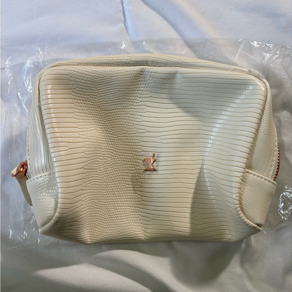 Perricone MD Cream Textured Cosmetic Bag Travel Makeup Pouch
NIP